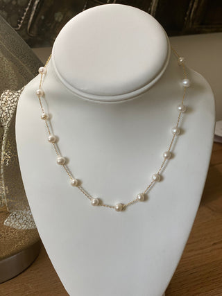 Mugga Pearl Station Necklace